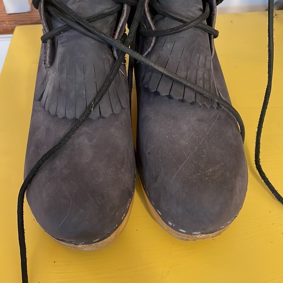 No 6 tie up SUEDE clogs LIKE NEW - Picture 6 of 6